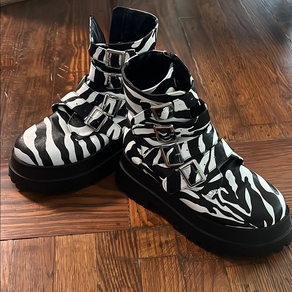 Nasty Gal Shoes - Platform Black & White Zebra Print Buckle Boots